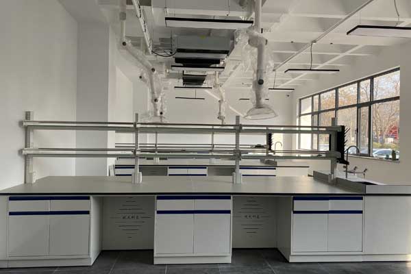 一般全鋼實(shí)驗(yàn)臺(tái)在日常維護(hù)中應(yīng)注意防腐工作